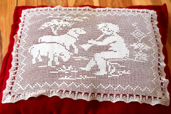Antik Régi kézi horgolt furulyázó angyal puttó jelenetes párna díszpárna kézimunka 50 x 38