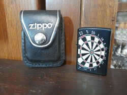 Darts Zippo USA,Benzines Öngyújtó,Bőr Tartóval.