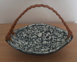 Nagy Gabriella kínáló, asztalközép