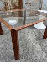 Dán design üvegasztal