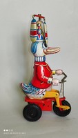Vintage lemezárugyári lemezjáték triciklis kacsa propellerrel Made in Western Germany fém játék