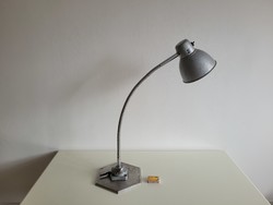 Nagy méretű régi retro ipari lámpa géplámpa mid century industrial műhelylámpa rozsdamentes talppal