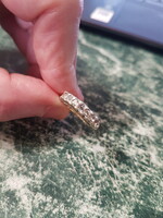 Jelzett ezüst, 10 karátos GF ( bedolgozott arany )fényes brillancia)- kristálykövekkel ,mint a brill