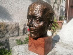 Bronz  fej  márvány talpon