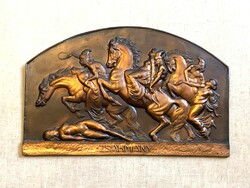 ZSÁKMÁNY ANTIK ÖNTÖTT BRONZ FALIKÉP HARCOLÓ KATONÁK ÉS MEZTELEN NŐK RELIEF FALIKÉP 25 X 40 CM