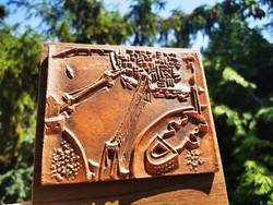 RETRÓ BUDAPEST BRONZ RELIEF, KULCSTARTÓ