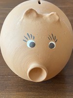 Agyagból kézzel készített,nagyon mókás kinézetű,szép malacpersely.Törés repedés mentes,új állapotban