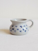 Régi mini porcelán kancsó tejszínes kiöntő babaházi edény szürke kék pöttyös hibátlan 3,5 cm
