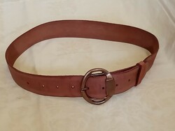 Öv hossz - 109cm csatolás - 80-102cm széles - 5cm bőr nadrágszíj
