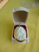 Hollóházi porcelán medál ezüst akasztóval