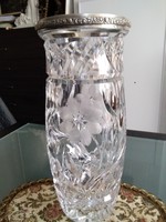 Régi fehér kristály váza vésett csiszolt mintával, mintás ezüst peremmel jelzéssel.