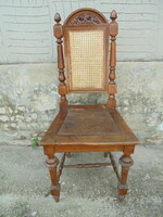 Régi faragott támlás szék