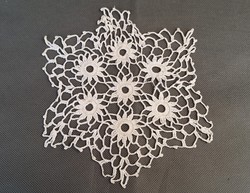 Horgolt  csipke terítő kézimunka , porcelán alá  25 x 21 cm
