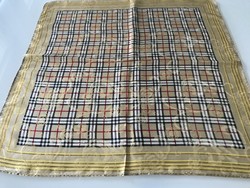 Aranyszállal átszőtt, Burberry kockás selyemkendő, 52 x 52 cm