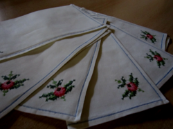 6 db  hímzett  régi "új " szalvéta asztal kendő  avatatlan