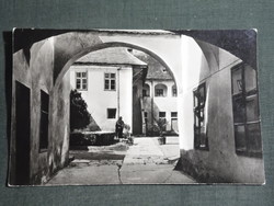 Képeslap,Kőszeg, Tanácsház udvar látkép,részlet, 1958-