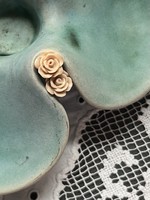 Nagyon helyes porcelán (?) rózsa fülbevaló