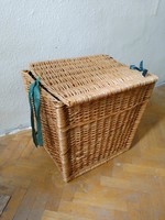 Vintage nagy szögletes fonott vessző fedeles tároló kosár láda terménytartó szennyestartó