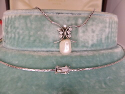 Fehérarany nyakék gyönggyel és brillekkel