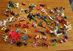 Vegyes játék figurák csomagban