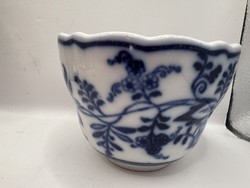 19 sz kézzel festett alt wien hagyma mintás csésze, 7 x 9 cm-es.6875