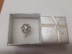 Fehérarany 18k gyűrű pici brillekkel