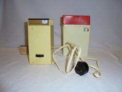 Retro elektromos kávédaráló dobozában - az 1970-es évek klasszikus darabja - működik