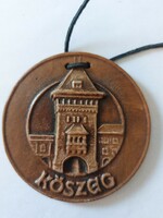 Kőszegi emlék ,retro  kerámia cserép  falikép , medál,hosszú  fekete bőr szíjon