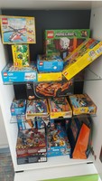 Lego 30 féle egy nagy ládával dobozaival és leírással