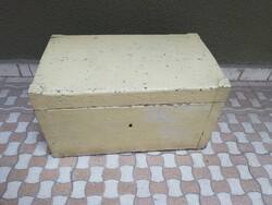 Antik régi festett fa láda fém füles katonai utazóláda kincsesláda, 1900 k., vasalt élek 55x34x31 cm
