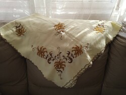 Hagyományőrző népi ó arany kézi hímzett asztalterítő abrosz asztalközép 115x113 cm