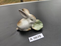 A0670 Zsolnay nyuszi káposztalevéllel