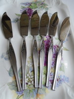 6 db.  elegáns vajazó, pástétomos, hal kés  stb. Hosszúsága:  19.5 cm.