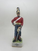 Porcelán katona testőr 19. századi öltözékben 20cm