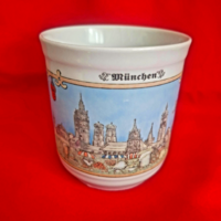 Német Käfer porcelán füles bögre München