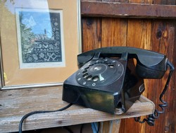 Tárcsás vezetékes bakelit telefon