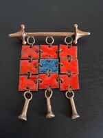 Iparművész, nagyméretű fém bross, kitűző Muharos? vagy Péri?, 6,9 x 5,9 cm
