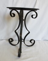 Kis kovácsoltvas virágtartó