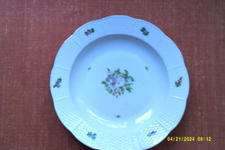 Herendi porcelán mélytányér,24.5 cm-es átmérővel,osztott kosárfonásos széllel.