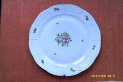 Herendi porcelán lapos tányér 25.5 cm átmérővel,osztott kosárfonásos széllel.