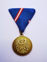 Osztrák katonai kitüntetés dobozában