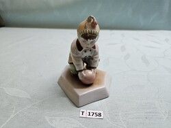 T1758 Zsolnay Sinkó labdázó gyerek