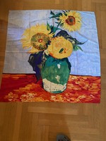 90x85 cm méretű,napraforgó mintás,selyem kendő,sál.Teljesen jó  állapotban.