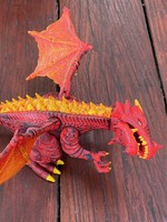 Nagyon szép új dinoszaurusz. Szárnya,feje,keze,lába,farka mozgatható.Mérete:hossza: 30 x 30 cm