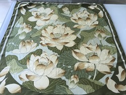 Hermès Paris selyemkendő, “Fleurs de lotus” sorozat, 86 x 87 cm