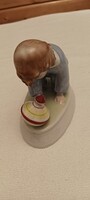 Zsolnay porcelán szobor / fiú búgócsigával