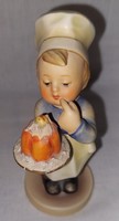 Hummel Goebel figura cukrász fiú tortával