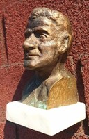 Antik bronz fej márvány alapzaton