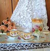 Altwien porcelán kávés készlet részei nagy tálcával, dús rózsa mintákkal, irizáló mázzal