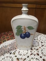 Alföldi porcelán pálinkás üveg, szilvás dekorral